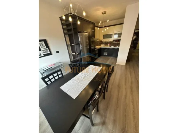 Tirane, shitet apartament 2+1+Ballkon Kati 4, 133 m² 205.000 € (Don Bosko)