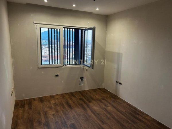 Tirane, jap me qera apartament 2+1+2 , 95 m² 600 € (Kodra e Diellit)