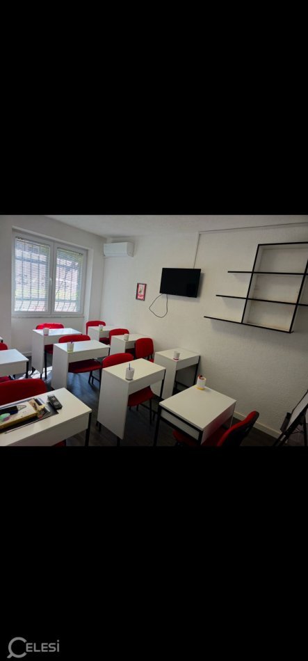 Tirane, jepet me qera ambjent biznesi Kati 0, 99 m² 700 € (21 DHJETORI)