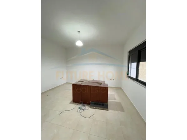 Tirane, shitet apartament 1+1 Kati 4, 56 m² 110.000 € (Ali Demi)