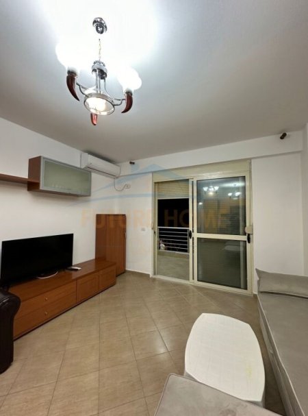 Durres, jepet me qera apartament 1+1+Ballkon Kati 3, 78 m² 250 € (Plazh Iliria)