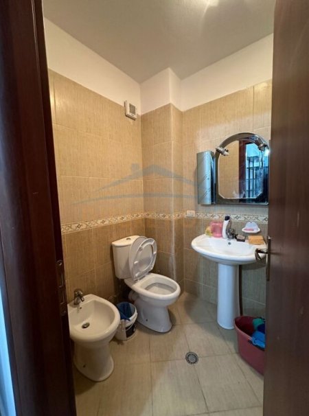 Durres, jepet me qera apartament 1+1+Ballkon Kati 3, 78 m² 250 € (Plazh Iliria)