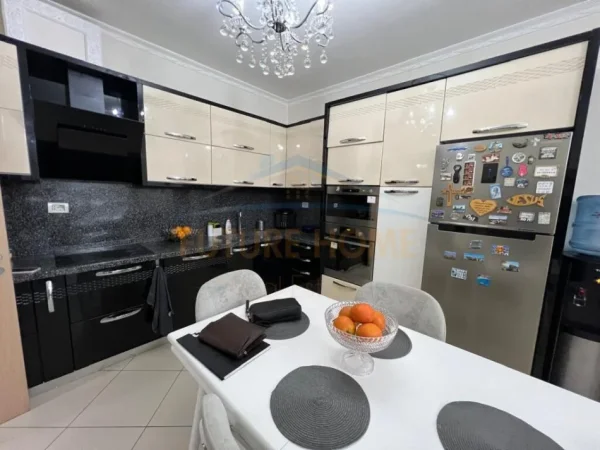 Tirane, shitet apartament 2+1 Kati 4, 122 m² 170.000 € (Unaza e Re)