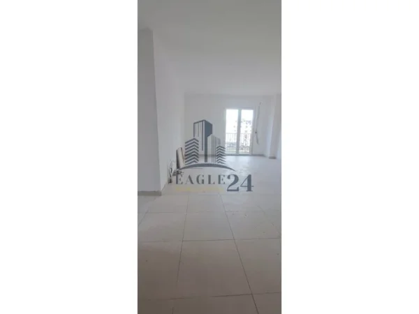 Tirane, shitet apartament 1+1+Ballkon Kati 4, 74 m² 98.000 € (astir)