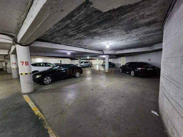 Tirane, jepet me qera apartament 2+1 Kati 12, 125 m² 1.100 € (Zogu i Zi)