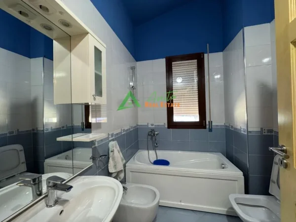 Tirane, jap me qera apartament 2+1+Ballkon Kati 5, 200 m² 800 € (Kopshti Botanik)