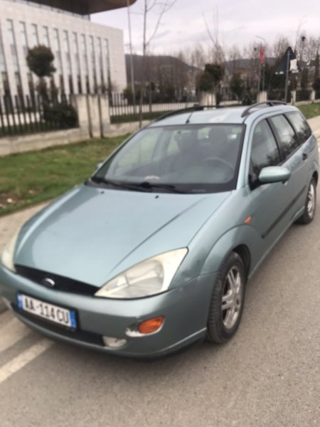 Shitet makine Ford Nafte, jeshile manuale Kondicioner 260.000 km 1.600 €