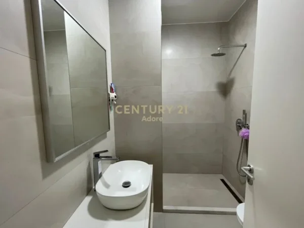 Tirane, jepet me qera apartament 2+1 Kati 7, 90 m² 750 € (rruga mihal grameno)