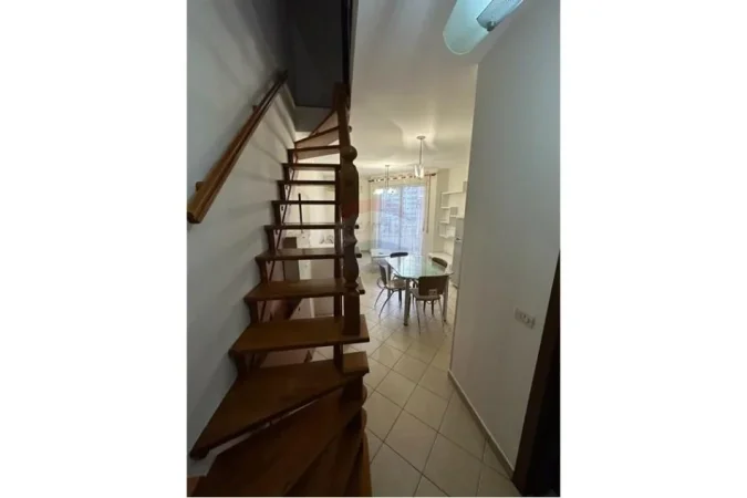 Tirane, jepet me qera apartament duplex 1+1 , 70 m² 500 € (Rr. e Elbasanit)
