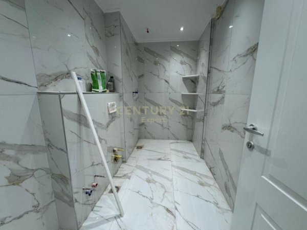 Tirane, jepet me qera apartament duplex 2+1 Kati 4, 213 m² 1.300 € (liqeni i thate)