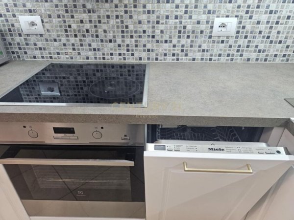 Tirane, jepet me qera apartament 2+1 Kati 2, 90 m² 750 € (myslym shyri)