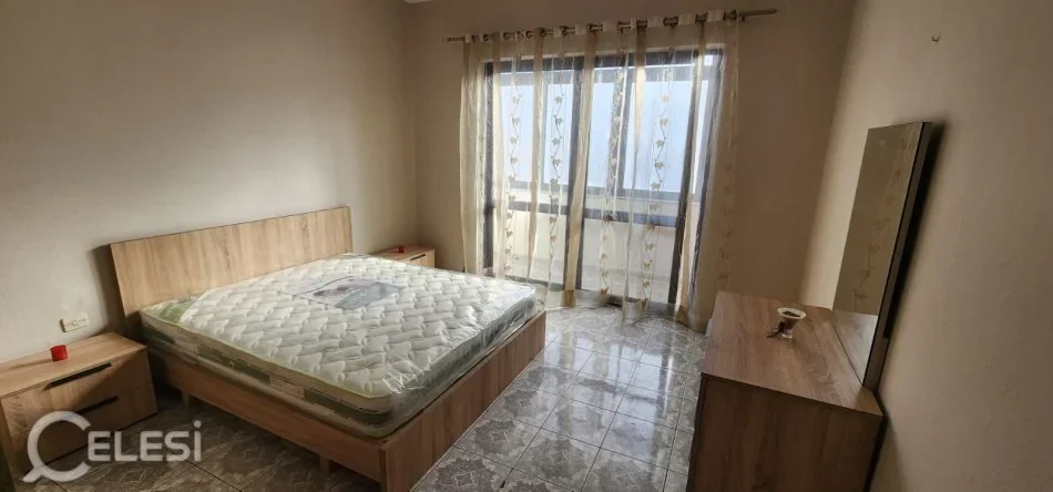 Tirane, jepet me qera apartament 1+1+Ballkon Kati 2, 70 m² 450 € (QENDER)