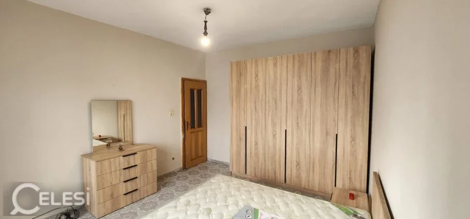 Tirane, jepet me qera apartament 1+1+Ballkon Kati 2, 70 m² 450 € (QENDER)
