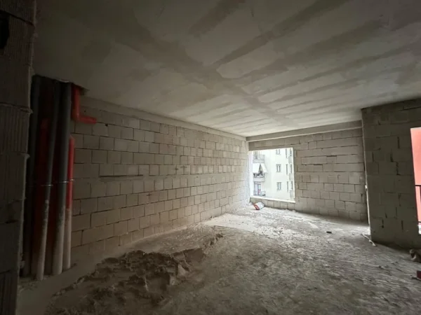 Tirane, shitet apartament 1+1+Ballkon Kati 3, 76 m² 105.990 € (Rruga e Dibres)