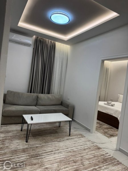 Tirane, jepet me qera apartament 1+1 Kati 1, 65 m² 400 € (RRUGA 5 MAJI)