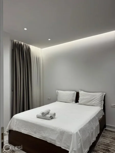 Tirane, jepet me qera apartament 1+1 Kati 1, 65 m² 400 € (RRUGA 5 MAJI)