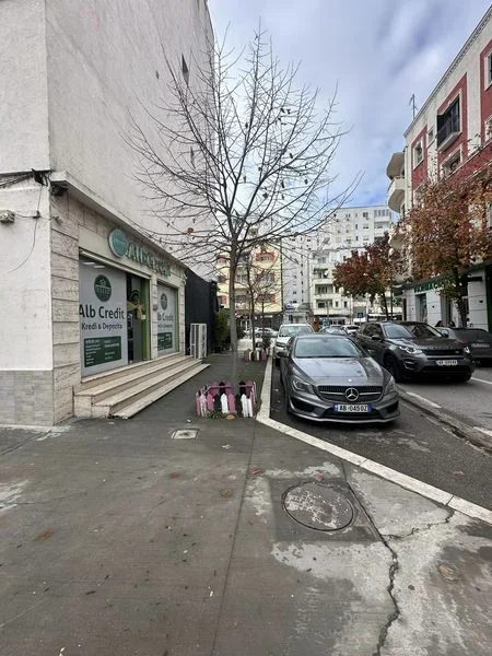 Durres, jepet me qera zyre Kati 0, 19 m² 300 € (Rruga Portit Lagja 4)