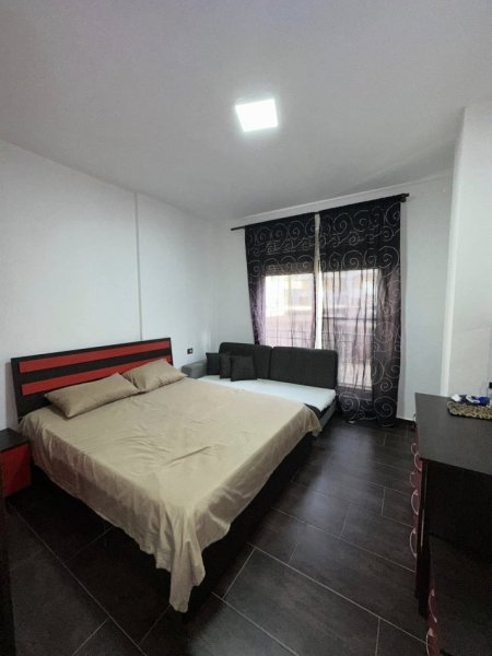 Durres, jepet me qera apartament 1+1+Ballkon Kati 4, 250 m² 250 € (shkemb kavajes)