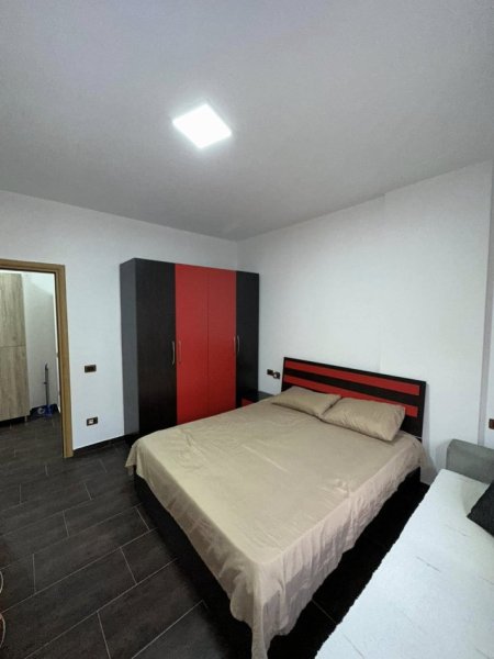 Durres, jepet me qera apartament 1+1+Ballkon Kati 4, 250 m² 250 € (shkemb kavajes)