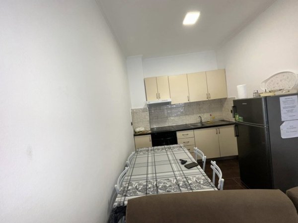 Durres, jepet me qera apartament 1+1+Ballkon Kati 4, 250 m² 250 € (shkemb kavajes)