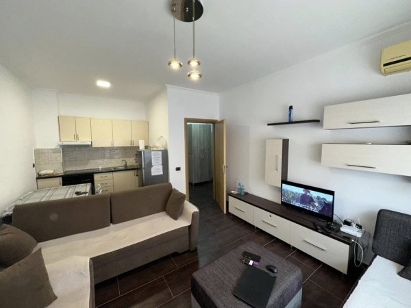Durres, jepet me qera apartament 1+1+Ballkon Kati 4, 250 m² 250 € (shkemb kavajes)