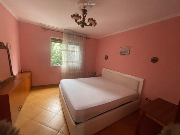 Tirane, jepet me qera apartament 1+1+Ballkon Kati 2, 60 m² 400 € (oxhaku)