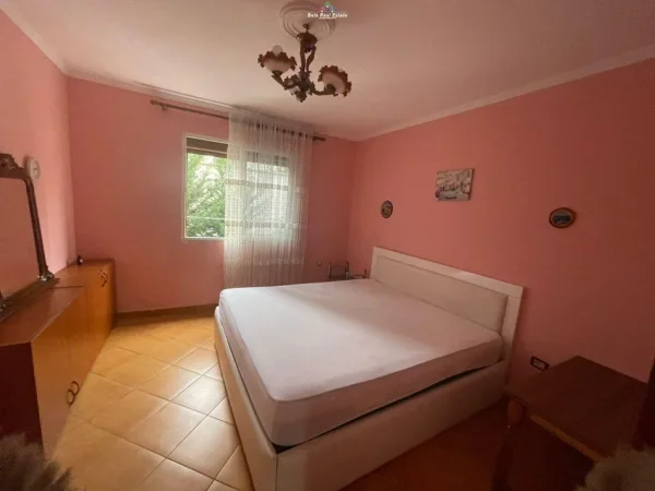 Tirane, jepet me qera apartament 1+1+Ballkon Kati 2, 60 m² 400 € (oxhaku)