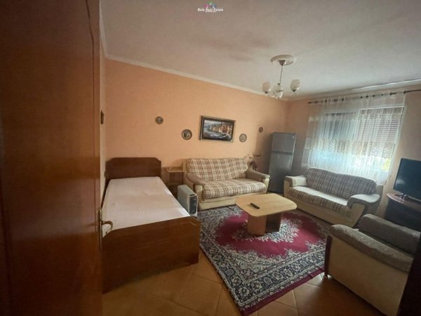 Tirane, jepet me qera apartament 1+1+Ballkon Kati 2, 60 m² 400 € (oxhaku)