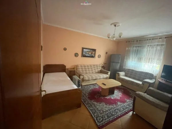 Tirane, jepet me qera apartament 1+1+Ballkon Kati 2, 60 m² 400 € (oxhaku)
