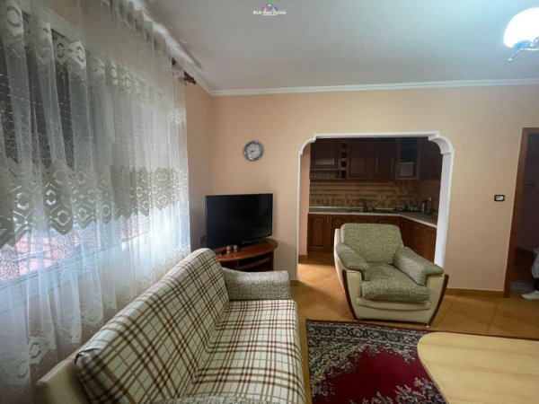 Tirane, jepet me qera apartament 1+1+Ballkon Kati 2, 60 m² 400 € (oxhaku)