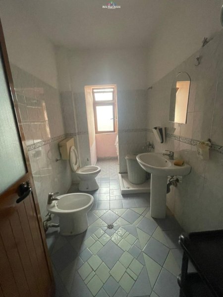 Tirane, jepet me qera apartament 1+1+Ballkon Kati 2, 60 m² 400 € (oxhaku)