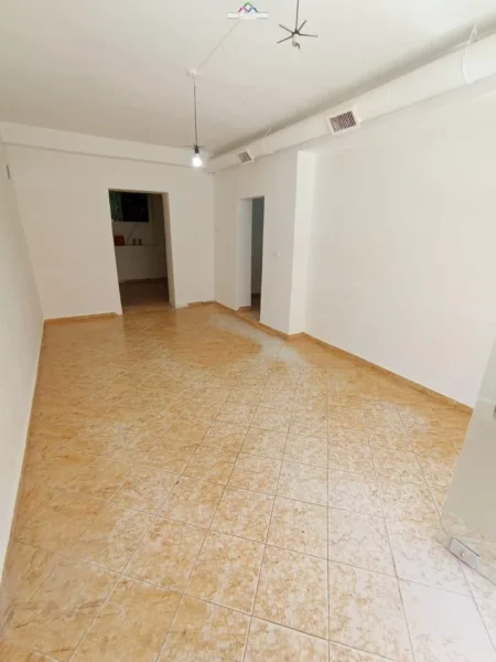 Tirane, jepet me qera dyqan Kati 0, 50 m² 450 € (Shkolla e Baletit)