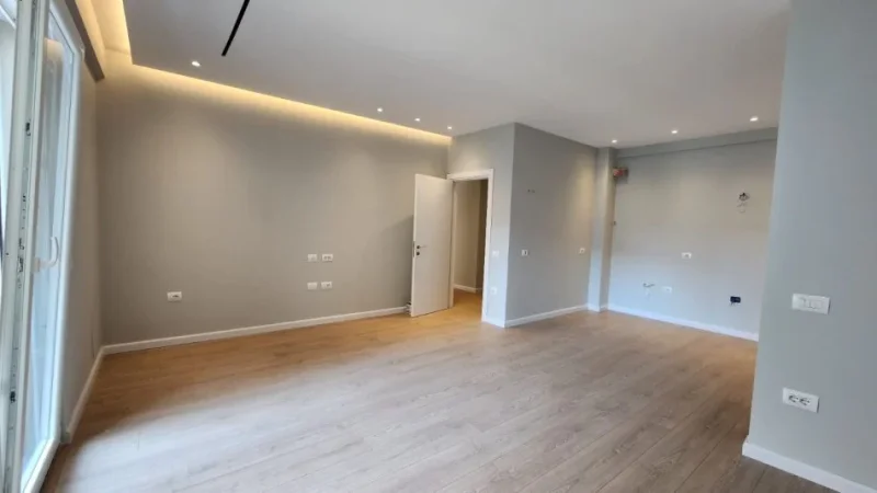 Tirane, jepet me qera zyre Kati 1, 118 m² 1.550 € (Komuna e Parisit)