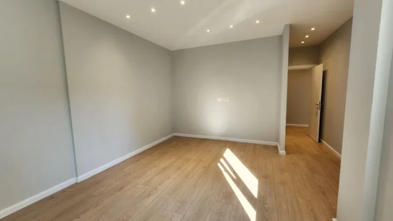 Tirane, jepet me qera zyre Kati 1, 118 m² 1.550 € (Komuna e Parisit)