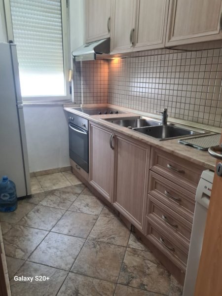 Tirane, jepet me qera apartament Kati 5, 106 m² 700 € (Rruga e Kosovareve)