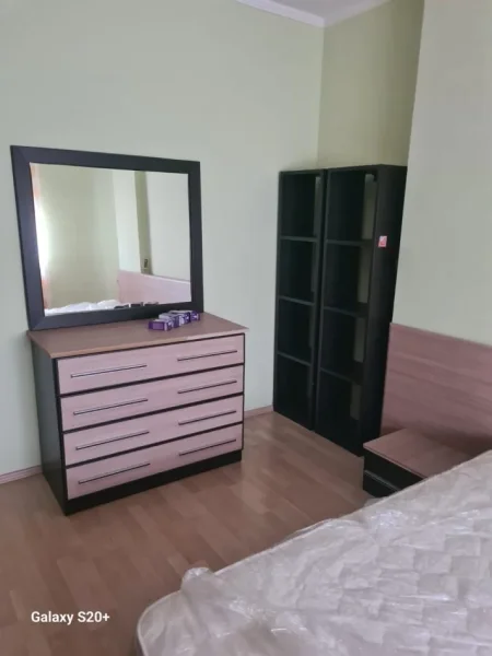 Tirane, jepet me qera apartament Kati 5, 106 m² 700 € (Rruga e Kosovareve)