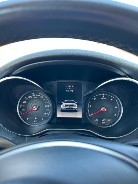 Tirane, shitet makine Mercedes Benz - C 220 Nafte, e bardhë automatik Klima 117.000 km 17.000 €
