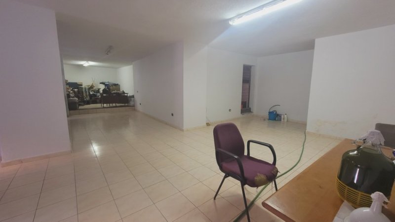Durres, shitet ambjent biznesi Kati 0, 133 m² 155.000 € (Prane Extra Market, Rr. Hafiz Podgorica Durres)