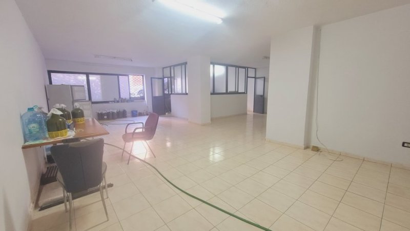 Durres, shitet ambjent biznesi Kati 0, 133 m² 155.000 € (Prane Extra Market, Rr. Hafiz Podgorica Durres)
