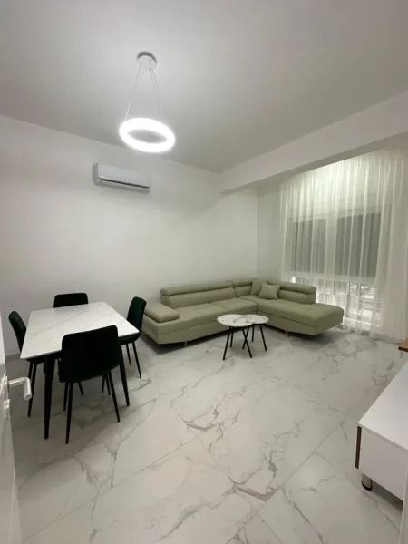 Tirane, jepet me qera apartament 1+1 Kati 1, 73 m² 450 € (astir)