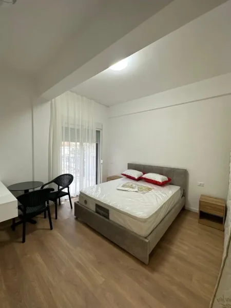 Tirane, jepet me qera apartament 1+1 Kati 1, 73 m² 450 € (astir)