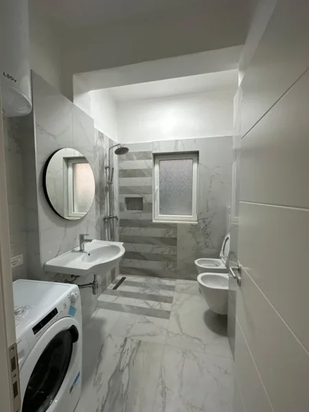 Tirane, jepet me qera apartament 1+1 Kati 1, 73 m² 450 € (astir)