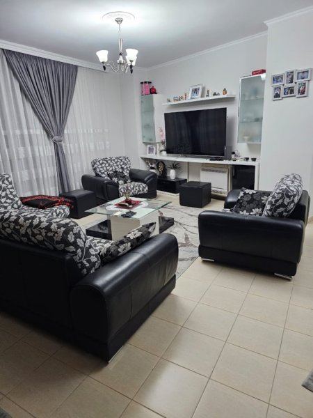 Tirane, apartament 2+1 , (Liqeni i Thate)