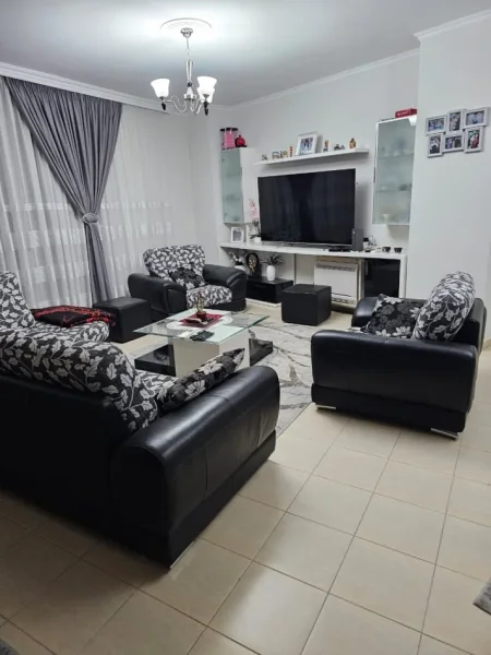 Tirane, apartament 2+1 , (Liqeni i Thate)