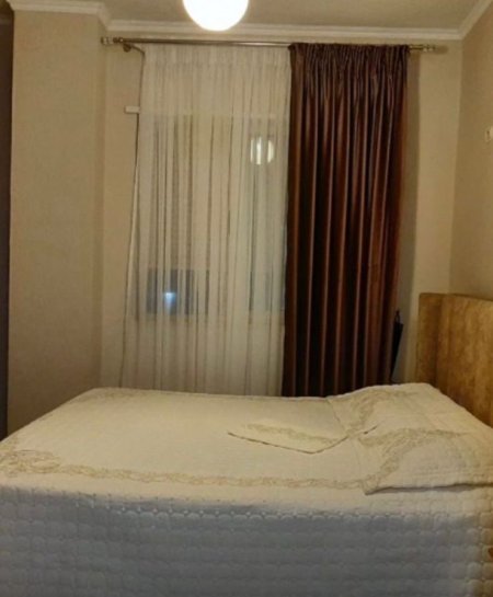 Tirane, jepet me qera apartament 3+1+Ballkon Kati 2, 105 m² 900 € 