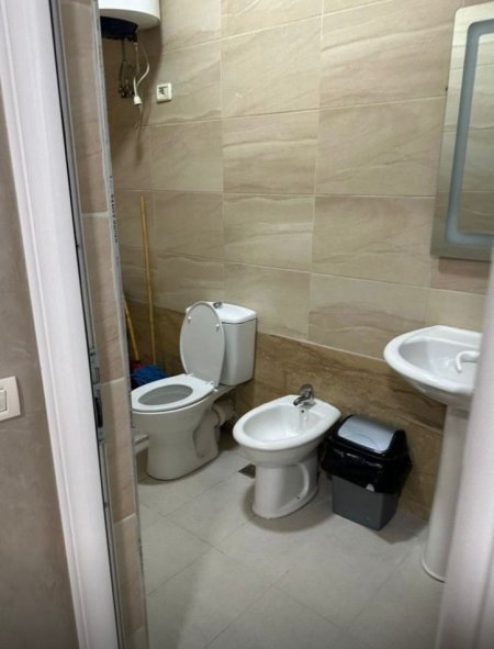 Tirane, jepet me qera apartament 3+1+Ballkon Kati 2, 105 m² 900 € 