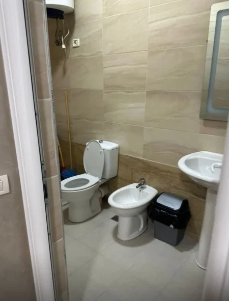 Tirane, jepet me qera apartament 3+1+Ballkon Kati 2, 105 m² 900 € 