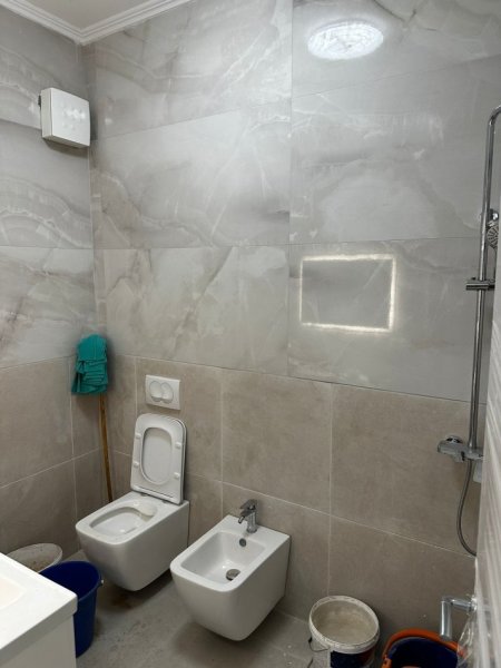 Tirane, jepet me qera apartament 2+1 Kati 2, 115 m² 900 € (MEDRESE)