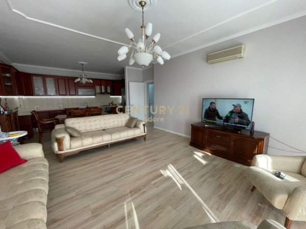 Tirane, jepet me qera apartament 2+1+Ballkon Kati 7, 120 m² 750 € (Rruga &quot;Todi Shkurti&quot;, Tregu Elektrik)