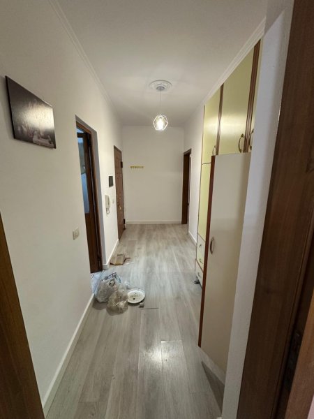 Tirane, jepet me qera apartament 2+1 Kati 5, 500 € (Ali Dem)